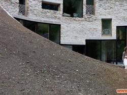 瑞士独具创意的地下民宅